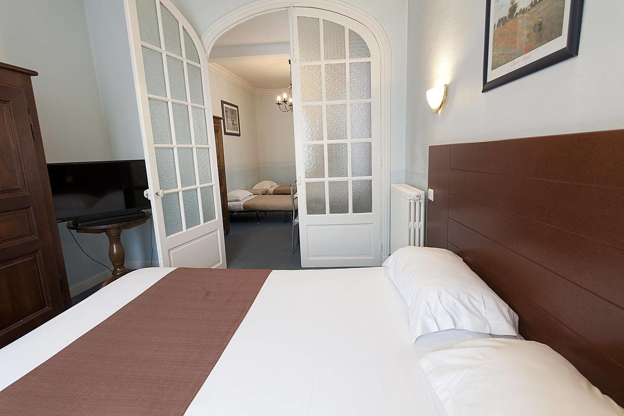 Le Chatel Hotel